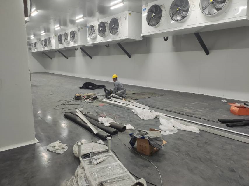 Workers are installing arc aluminum