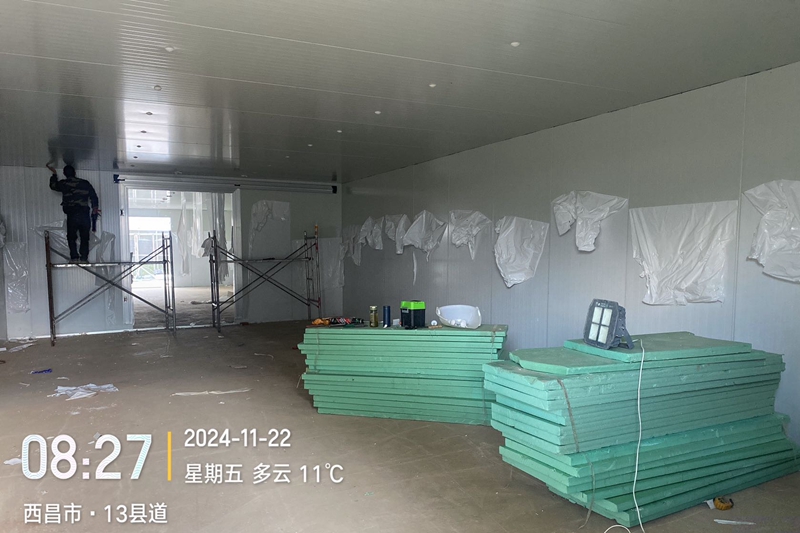 Workers are processing the details of the cold storage roof
